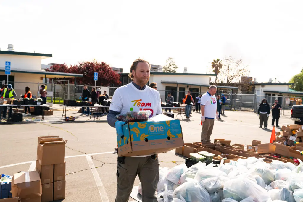 Comcast California employees volunteer at food distribution event in Yolo County