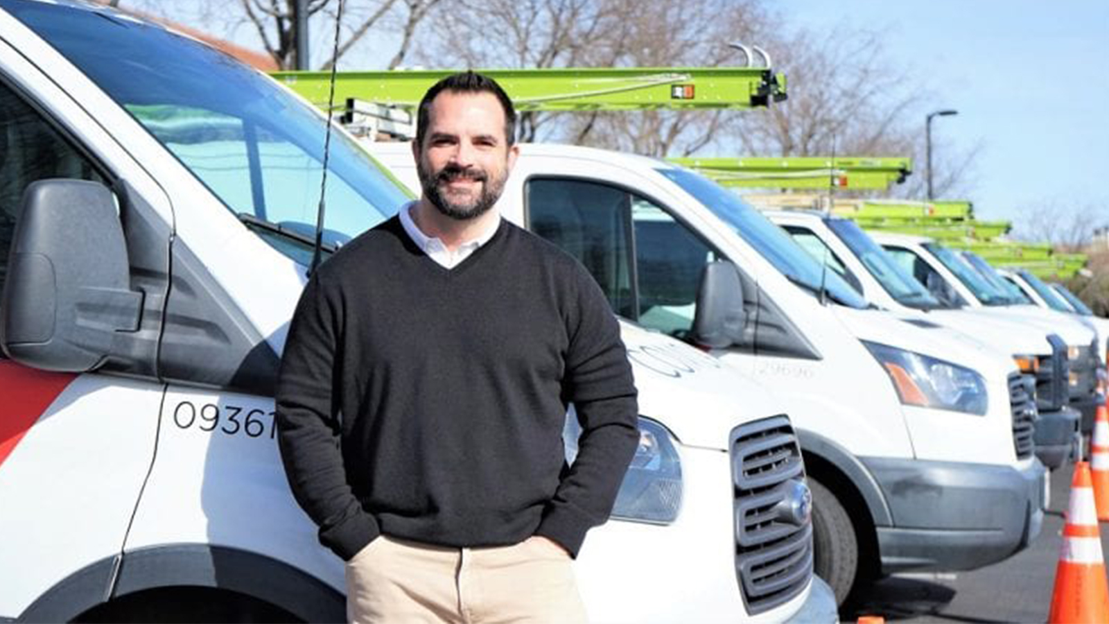 Employee Mike Burnett standing in front of a Comcast truck