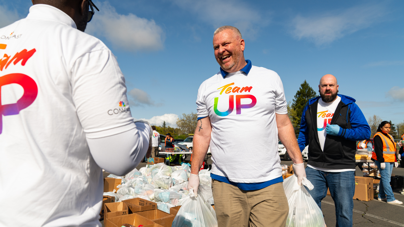 Comcast California employees volunteer at food distribution event in Yolo County
